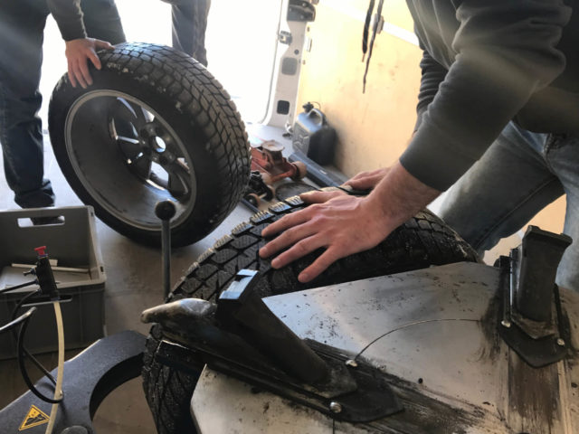 https://www.static.readyonset.com/uploads/2019/03/Mobile-tire-workshop-6-640x480.jpg